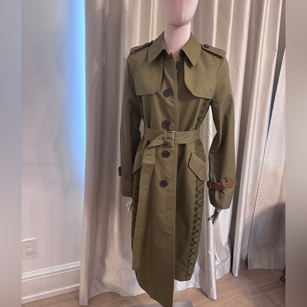 Coach trench coat size M ( good for S)
